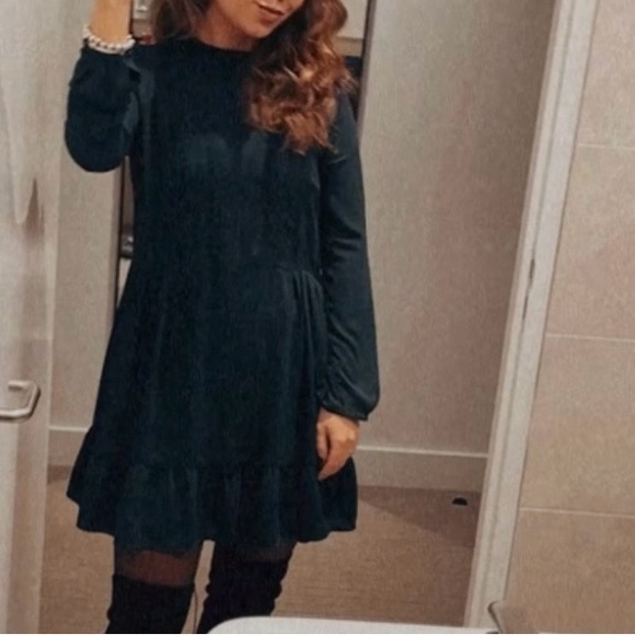 Sunday Best Dress Aritzia in a beautiful Emerald Green - Picture 2 of 5